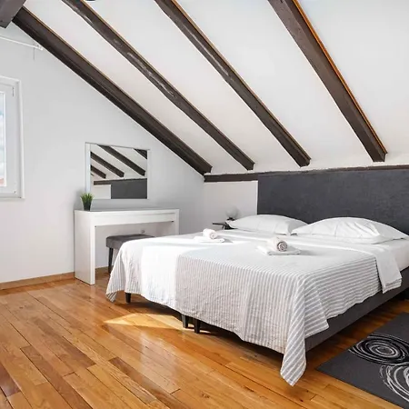Micin Apartment *